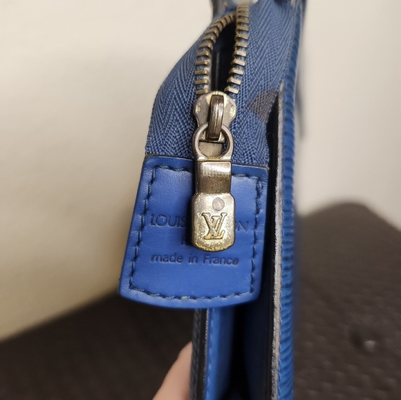 LOUIS VUITTON Epi Trousse Crete Clutch Bag Blue - Picture 2 of 16